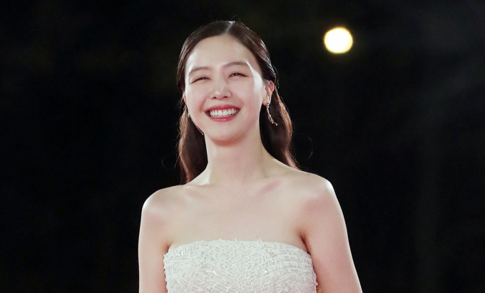 걸스데이 출신 가수 겸 배우 민아가 팬카페에 온주완과 결혼 소감을 전하며 팬들에게 감사한 마음을 드러냈다.사진은 지난 2011년 11월 서울 영등포구 여의도동 KBS홀에서 열린  42회 청룡영화상에 참석한 배우 방민아. /사진=머니투데이