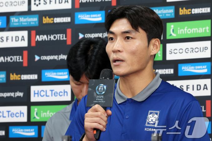 한국 축구대표팀 부주장 박진섭이 6일 오후 경기도 용인미르스타디움에서 열린 2025 동아시아축구연맹(EAFF) E-1 챔피언십 남자부 공식 기자회견에서 기자들 질의에 답하고 있다. 2025.7.6/뉴스1 ⓒ News1 이동해 기자