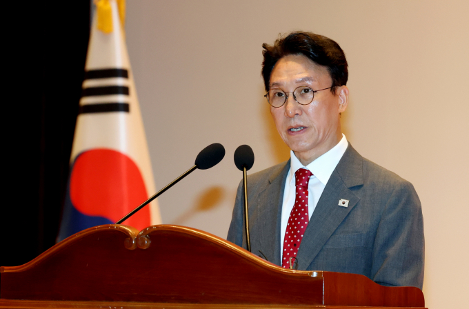 김민석 국무총리가 7일 정부세종청사에서 열린 제49대 국무총리 취임식에서 국민의 새벽을 지키는 새벽 총리가 되겠다고 전했다. 김민석 국무총리가 7일 세종시 정부세종청사 대강당에서 열린 취임식에 참석하여 취임사를 하고 있다. /사진=뉴스1