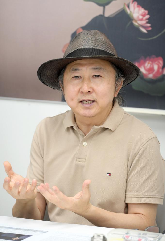 연극 '삼매경'의 주연배우 지춘성이 라운드인터뷰에서 답변하고 있다.(국립극단 제공)