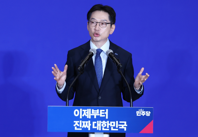 김경수 신임 지방시대위원장이 이번 주 발표될 '부·울·경 광역철도 사업'의 예비타당성조사(예타) 통과를 기대하며 이재명 대통령 공약인 균형 발전의 상징임을 강조했다. 사진은 김 위원장이 지난 4월 30일 서울 여의도 국회 의원회관에서 열린 '제21대 대통령선거 중앙선거대책위원회 출범식'에서 인사말을 하는 모습. /사진=뉴스1