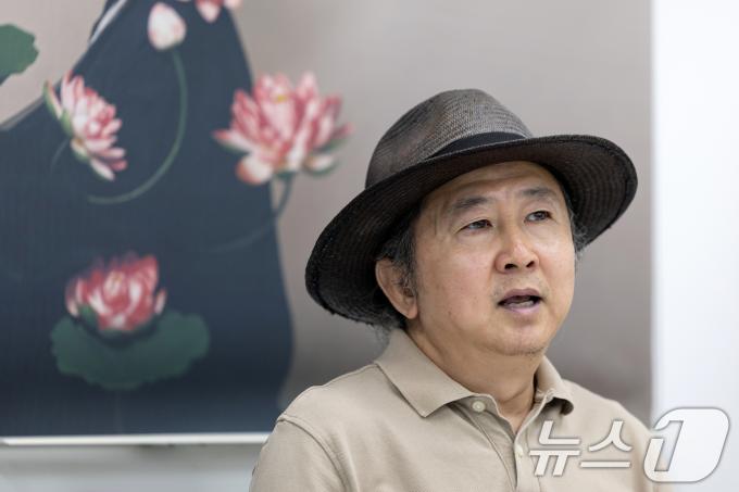 연극 '삼매경'의 배우 지춘성이 7일 서울 중구 국립극단에서 열린 라운드 인터뷰에서 질문에 답하고 있다. 2025.7.7/뉴스1 ⓒ News1 이승배 기자