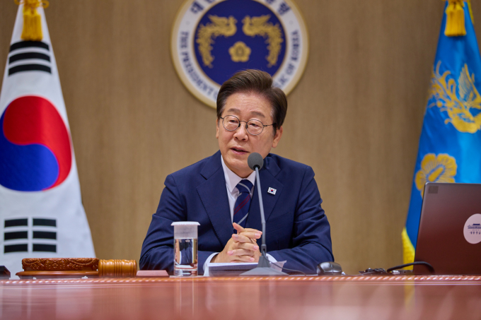이재명 대통령이 인천 맨홀 사망 사고와 관련해 7일 특단의 조치를 마련하라고 관계부처 및 기관에 엄중 지시했다.사진은 지난1일 이재명 대통령이 서울 용산 대통령실 청사에서 열린 국무회의에서 발언을 하고 있는 모습. /사진=뉴시스(대통령실 제공)