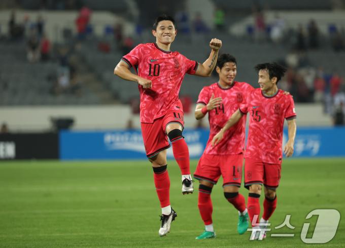 이동경이 7일 오후 경기 용인시 처인구 용인미르스타디움에서 열린 2025 동아시아축구연맹(EAFF) E-1 챔피언십 남자부 대한민국과 중국의 경기에서 선제골을 넣고 기뻐하고 있다. 2