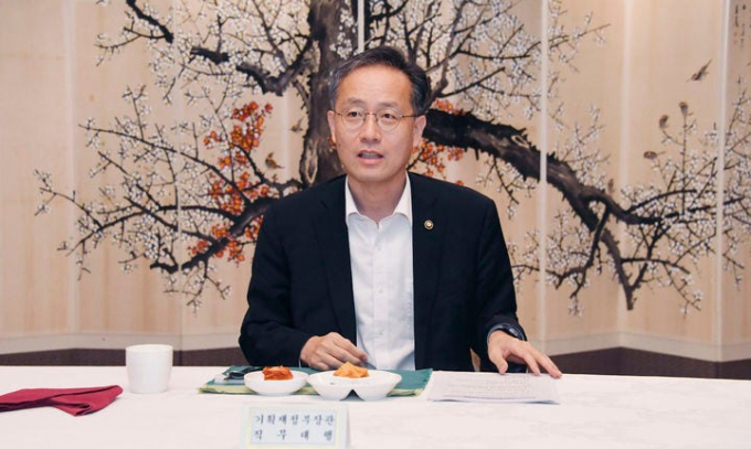 이형일 기획재정부 장관 직무대행 1차관이 4일 서울 종로구 정부서울청사에서 열린 시장상황점검회의에서 모두발언을 하고 있다./사진=기획재정부