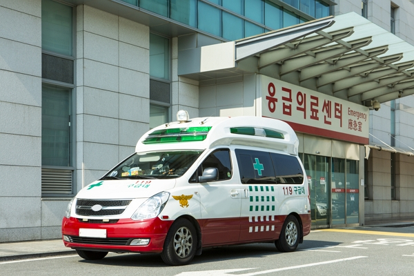 층간소음 문제를 항의하고자 찾아온 이웃들에게 끓는 식용유를 끼얹거나 흉기 위협한 60대가 경찰에 체포됐다. 사진은 기사 내용과 직접적인 관련이 없음. /사진=클립아트코리아