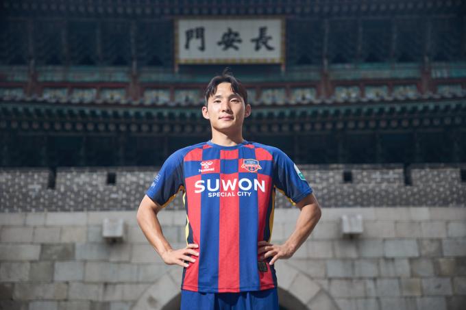 수원FC에 입단한 이시영. (수원FC 제공)