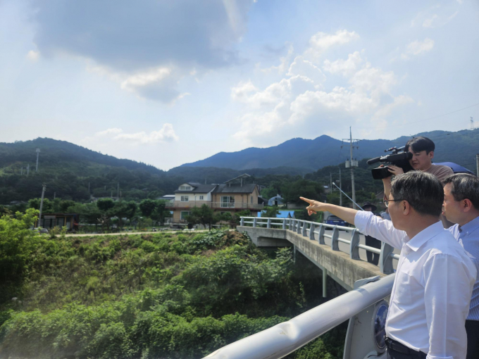김동연 경기도지사가 8일 오후 2시 30분 양평군 양서면 청계리 54-1 '서울-양평고속도로' 원안 종점부 현장에 방문해, 추진 경위를 보고 받았다. /사진=김동우 기자 