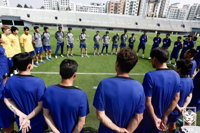 7일 중국전에서 승리한 축구대표팀이 8일 오전 회복 훈련을 하고 있다. (대한축구협회 제공)