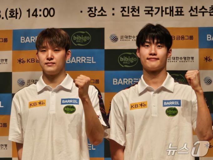 수영 미디어데이에 참석한 김우민(왼쪽)과 황선우 ⓒ News1 안영준 기자