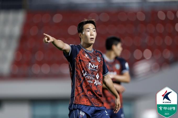 6월 K리그 이달의 영플레이어 상을 받은 이승원. (한국프로축구연맹 제공)