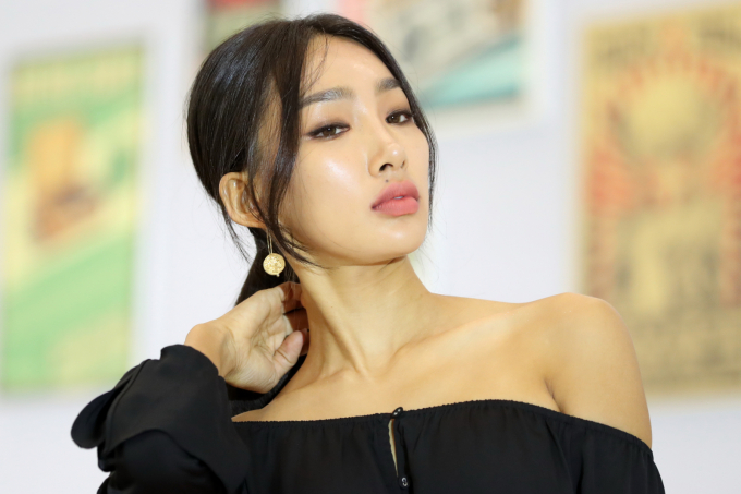 모델 문가비가 16세 연상의 배우 정우성 사이에서 아이를 낳았다고 밝혀 놀라움을 자아냈다.  사진은 지난 2019년 서울 중구 동대문디자인플라자에서 쌍용차 소형 SUV '베리 뉴 티볼리' 출시 행사에 참석한 모델 문가비. /사진=머니투데이