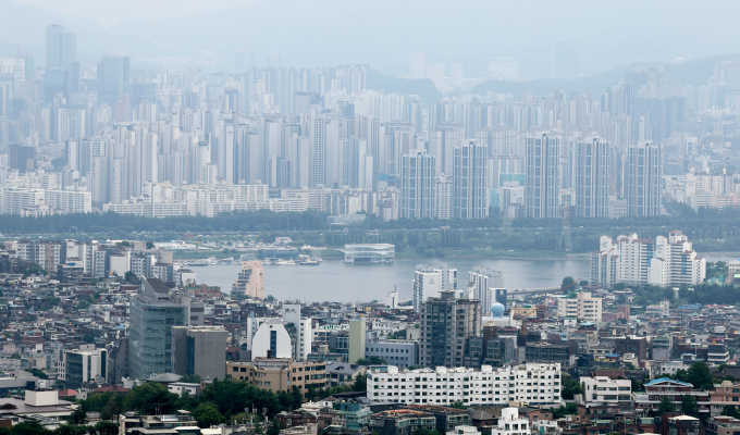서울 남산에서 바라본 서울 아파트 단지 모습./사진=뉴스1