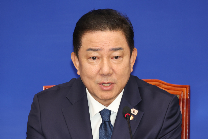김병기 더불어민주당 당 대표 직무대행 겸 원내대표가 9일 윤석열 전 대통령의 재구속을 촉구했다. 사진은 이날 오전 서울 여의도 국회 최고위원회의에서 발언 중인 김 원내대표. /사진=뉴스1