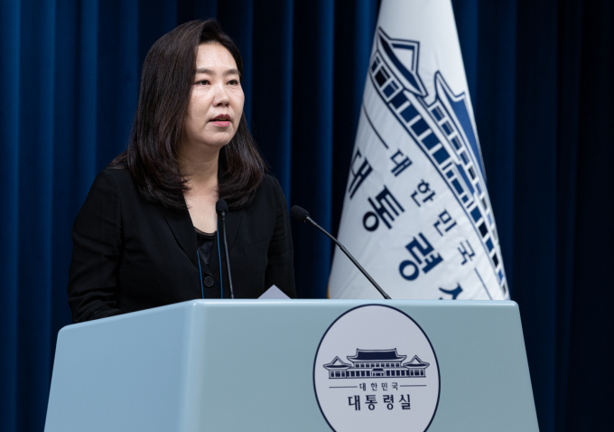 대통령실이 9일 이진숙 방송통신위원장에 대해 국무회의 참석 배제를 검토할 수 있다며 지적했다. 강유정 대통령실 대변인이 9일 서울 용산구 대통령실 청사에서 차관급 인사 관련 브리핑을 하고 있다. /사진=뉴스1