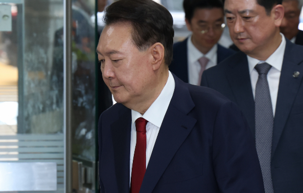 윤석열 전 대통령이 추가 구속영장 심사를 위해 법원에 출석했다. 사진은 윤석열 전 대통령이 두 번째 영장실질심사를 받기 위해 9일 오후 서울 서초구 중앙지법으로 출석하는 모습. /사진=뉴시스