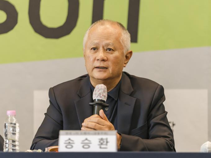 오는 12월 연극 '더 드레서'에 출연하는 배우 송승환.(국립극장 제공)