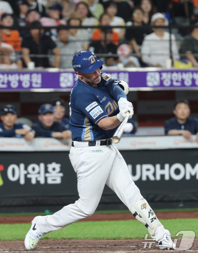 2일 오후 대전한화생명 볼파크에서 열린 프로야구 '2025 신한 SOL뱅크 KBO 리그' 한화 이글스와 NC 다이노스 경기에서 7회초 1사 NC 데이비슨이 솔로홈런을 치고 있다. 2025.7.2/뉴스1 ⓒ News1 김기태 기자