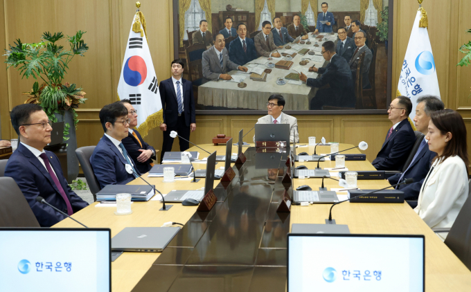 이창용 한국은행 총재가 10일 오전 서울 중구 한국은행에서 열린 금융통화위원회 본회의를 주재하고 있다./사진=뉴스1
