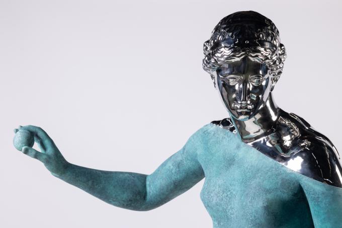 다니엘 아샴, Daniel Arsham, Amalgamized Venus of Arles, 2023, Patinated bronze, polished bronze, stainless steel, 200 &times; 90.9 &times; 72.8 cm. Courtesy of the artist and Perroti (페로탕 서울 제공)