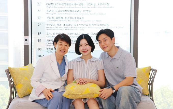 주치의 강남차여성병원 김문영 교수와 레이디제인, 임현태씨 부부(차병원 제공)