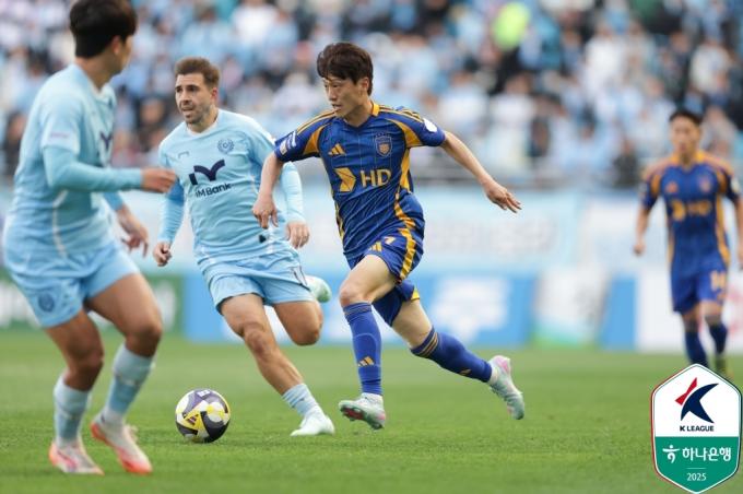 나란히 어려움을 겪고 있는 울산과 대구가 12일 맞대결을 펼친다. (한국프로축구연맹 제공)