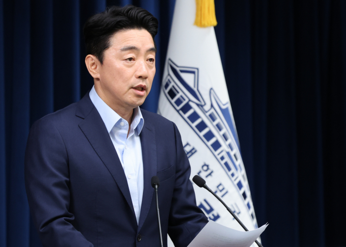 강훈식 대통령 비서실장이 11일 서울 용산구 대통령실에서 브리핑을 열고 국토교통부 장관 후보자 지명을 발표하고 있다. /사진=뉴스1