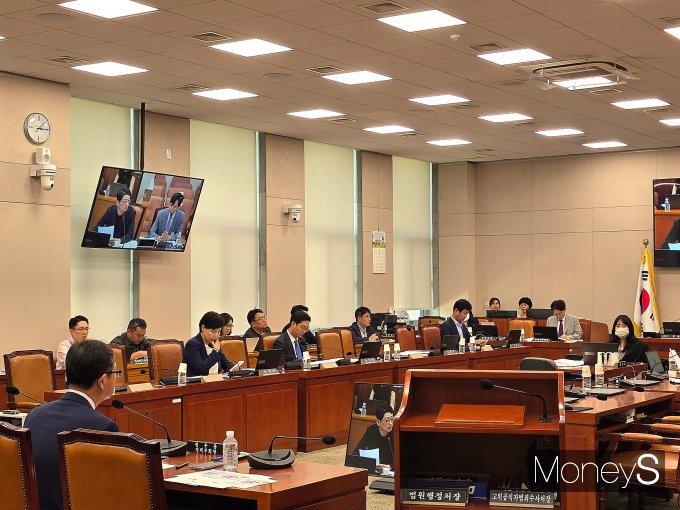 상법 개정안을 둘러싼 후속 입법 논의를 놓고 여야와 전문가들이 정면으로 맞섰다.  사진은 11일 국회 법제사법위원회는 공청회를 연 모습. /사진=김성아 기자