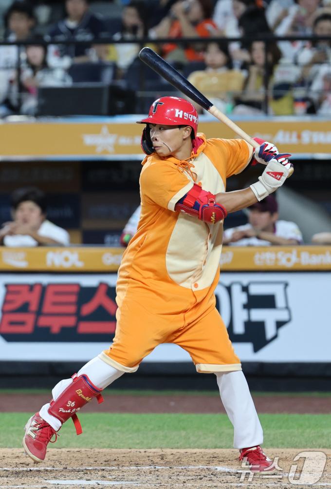 11일 대전 한화생명볼파크에서 열린 KBO 퓨처스 올스타전에서 남부올스타 박재현이 퍼포먼스를 선보이고 있다. 2025.7.11/뉴스1 ⓒ News1 김기태 기자