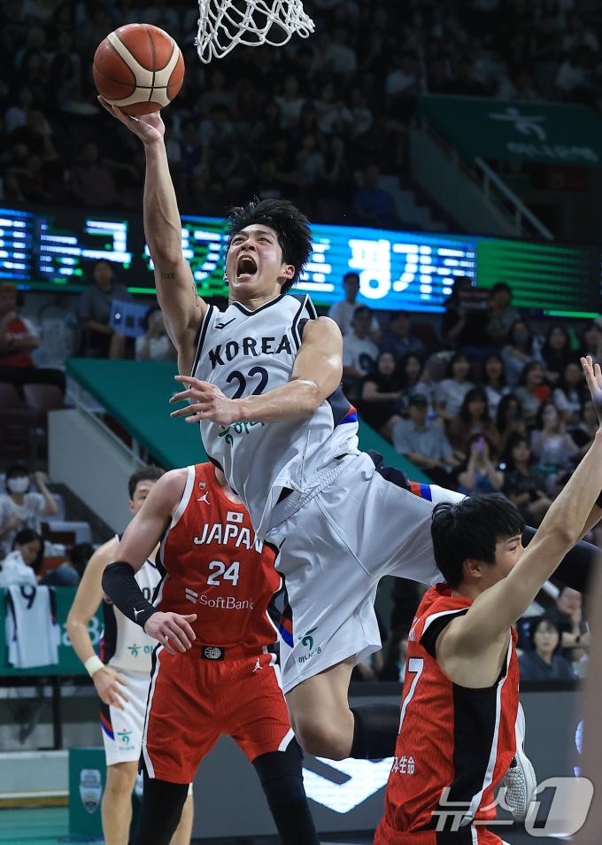 [뉴스1 PICK] '출발이 좋다' 남자 농구대표팀, 일본에 91-77 완승