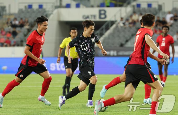 강상윤이 11일 오후 경기 용인시 처인구 용인미르스타디움에서 열린 2025 동아시아축구연맹(EAFF) E-1 챔피언십 남자부 대한민국과 홍콩의 경기에서 공격을 하고 있다. 2025.7.11/뉴스1 ⓒ News1 김영운 기자