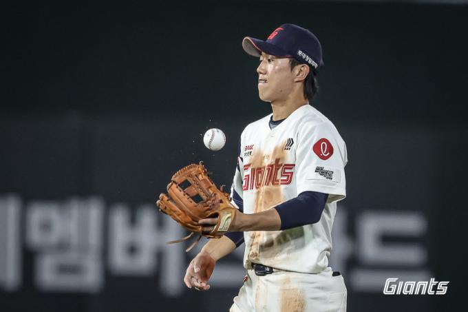 전민재는 롯데 자이언츠 이적 첫 시즌에 주전 유격수로 활약했다. (롯데 자이언츠 제공)