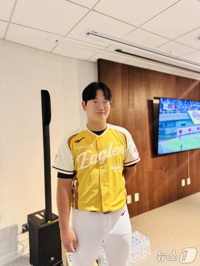 한화 김서현이 11일 취재진과 인터뷰를 하고 있다.2025.7.11/뉴스1 ⓒ News1 서장원 기자