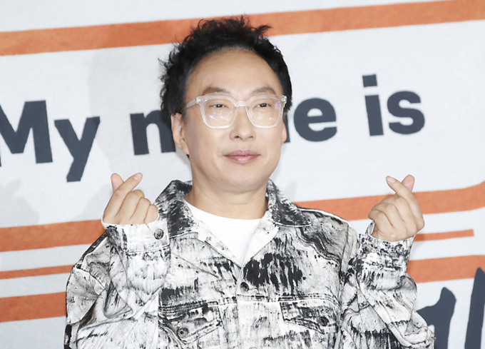 방송인 박명수가 '사장님 귀는 당나귀 귀' 프로그램에서 600억 매출 컵밥 신화 송정훈 CEO를 만나 치킨 튀기는 법을 전수했다. 사진은 지난해 6월20일 방송인 박명수가 서울 마포구 상암동 스탠포드호텔에서 열린 예능프로그램 제작발표회에 참석해 포즈를 취하고 있는 모습. /사진=뉴스1