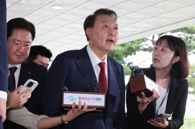내란특검팀이 재구속 상태인 윤석열 전 대통령에게 오는 14일 오후 2시 재소환 통보를 했다. 사진은 지난달 28일 윤 전 대통령이 서울 서초구 서울고검 청사에 마련된 내란특검에 피의자 신분으로 출석하는 모습. /사진=뉴스1(공동취재)
