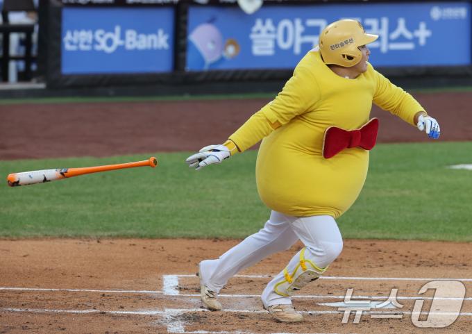 12일 오후 대전 한화생명볼파크에서 열린 '2025 신한 SOL Bank KBO 올스타전'에서 문현빈이 타격을 하고 있다. 2025.7.12/뉴스1 ⓒ News1 김기태 기자