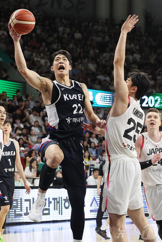 13일 오후 경기도 안양 정관장 체육관에서 열린 하나은행 초청 2025 남자농구 국가대표 평가전 대한민국과 일본의 경기, 대한민국 여준석이 3쿼터 레이업 슛을 하고 있다. 2025.7.13/뉴스1 ⓒ News1 김진환 기자