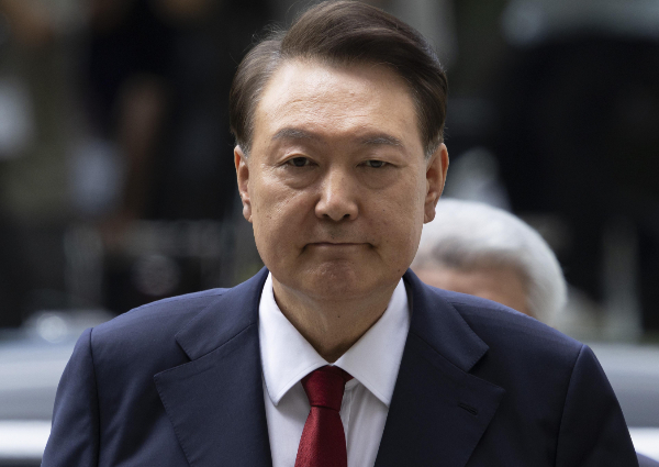 윤석열 전 대통령의 영치금 잔액은 400만원이다. 사진은 윤석열 전 대통령이 지난 9일 서울 서초구 서울중앙지방법원에서 열린 구속 전 피의자심문(영장실질심사)을 받기 위해 출석하고 있는 모습. /사진=뉴시스(공동취재단)