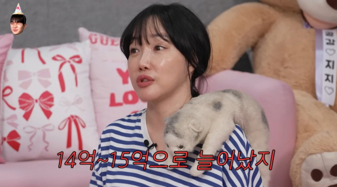 팝 아티스트 낸시랭(49·본명 박혜령)이 지난 7년간 15억대로 불어난 빚 원금을 갚지 못했다고 털어놨다. /사진='파자매 파티' 유튜브 캡처