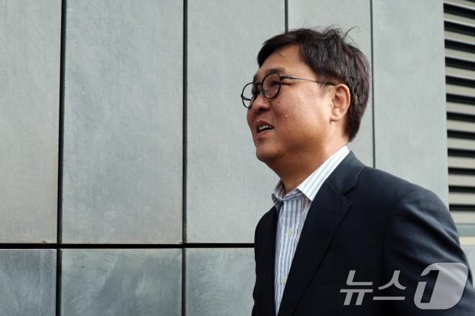 최휘영 문화체육관광부 장관 후보자가 14일 오전 서울 종로구 국립현대미술관에 마련된 인사청문회 사무실로 출근하고 있다. 2025.7.14/뉴스1 ⓒ News1 황기선 기자