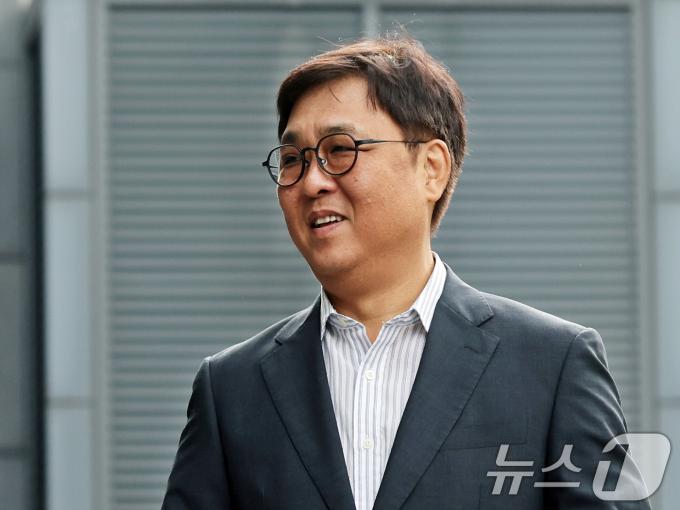 최휘영 문화체육관광부 장관 후보자가 14일 오전 서울 종로구 국립현대미술관에 마련된 인사청문회 사무실로 출근하고 있다. 2025.7.14/뉴스1 ⓒ News1 황기선 기자