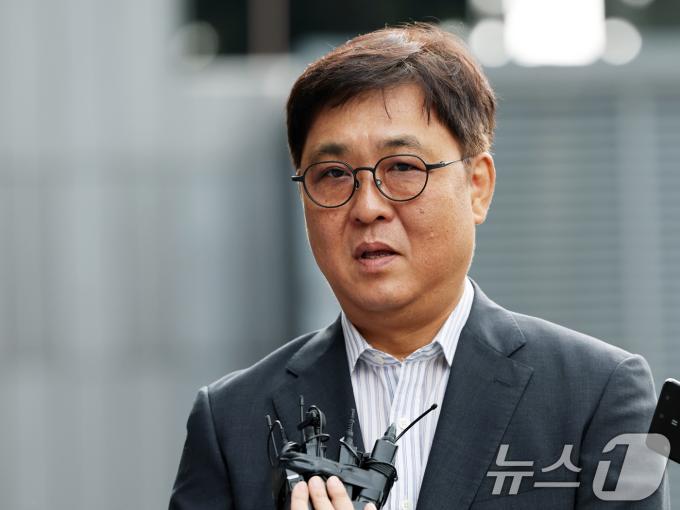최휘영 문화체육관광부 장관 후보자가 14일 오전 서울 종로구 국립현대미술관에 마련된 인사청문회 사무실로 출근하며 소감을 밝히고 있다. 2025.7.14/뉴스1 ⓒ News1 황기선 기자