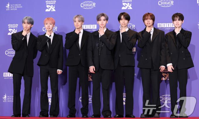 그룹 NCT DREAM(엔시티 드림, NCT 드림) 마크(왼쪽부터)와 런쥔, 제노, 재민, 지성, 해찬, 천러가 14일 오전 서울 송파구 롯데시네마 월드타워에서 가진 정규 5집 ‘Go Back To The Future’(고 백 투 더 퓨처) 발매 기념 제작 발표회에서 포즈를 취하고 있다.. 2025.7.14/뉴스1 ⓒ News1 권현진 기자