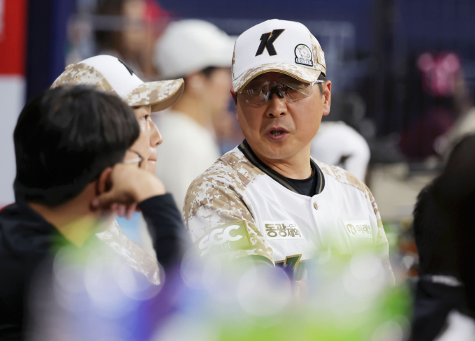 키움 히어로즈가 홍원기 감독, 고형욱 단장, 김창현 수석코치를 보직해임했다. 사진은 키움 히어로즈 사령탑을 맡았던 홍원기 감독. /사진=뉴시스