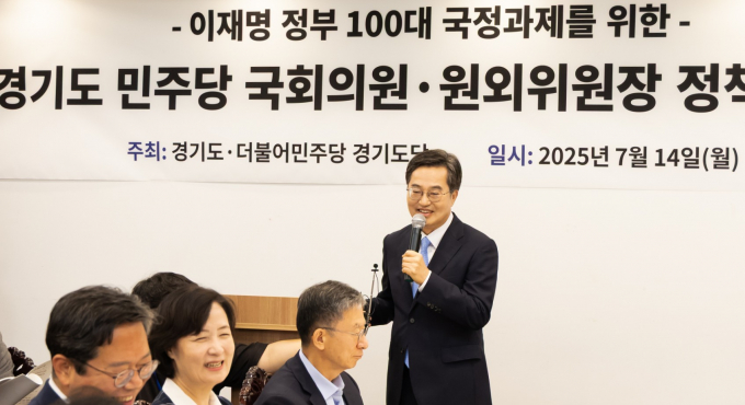 김동연 경기도지사가 14일 여의도에서 경기도가 주최한 '경기도 민주당 국회의원, 원외위원장 정책간담회'에서 인사말을 하고 있다. /사진=경기도