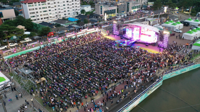 지난해 내성천 일원에서 열린 제26회 봉화은어축제./사진제공=경북 봉화군