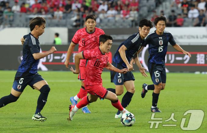 이동경이 15일 오후 경기 용인시 처인구 용인미르스타디움에서 열린 2025 동아시아축구연맹(EAFF) E-1 챔피언십 남자부 대한민국과 일본의 경기에서 공격을 하고 있다. 2025.7.15/뉴스1 ⓒ News1 김영운 기자