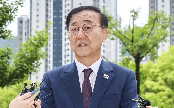 지방 부동산 거래 회복을 위해 정부가 세금 혜택 등 대응책을 마련해야 할 필요성이 제기된다. 사진은 김윤덕 국토교통부 장관 후보자가 지난 15일 정부과천청사로 출근해 기자들의 질문에 답변하는 모습. /사진=뉴시스