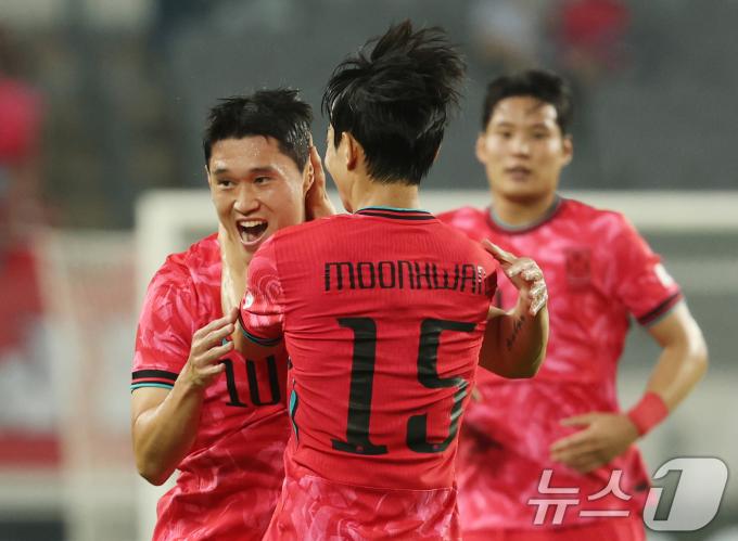 이동경이 7일 오후 경기 용인시 처인구 용인미르스타디움에서 열린 2025 동아시아축구연맹(EAFF) E-1 챔피언십 남자부 대한민국과 중국의 경기에서 선제골을 넣고 기뻐하고 있다. 2025.7.7/뉴스1 ⓒ News1 김영운 기자