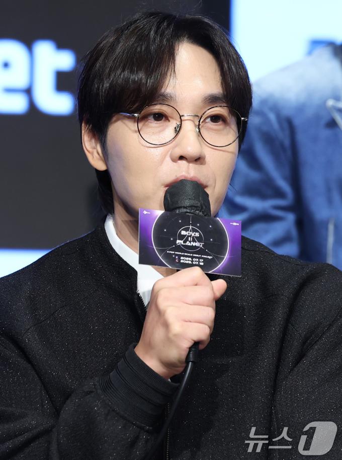 배우 이석훈이 16일 서울 구로구 디큐브시티 더세인트에서 열린 K-POP 월드 스케일 데뷔 프로젝트 Mnet '보이즈 2 플래닛(BOYS II PLANET )' 제작발표회에 참석해 인사말을 하고 있다. 2025.7.16/뉴스1 ⓒ News1 권현진 기자